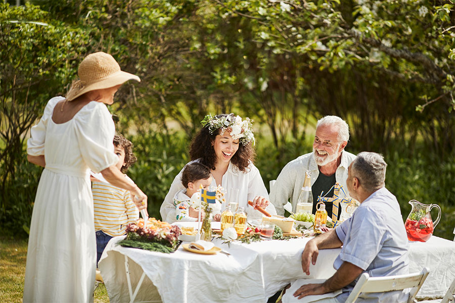 midsommar-sverige-blommor.jpg