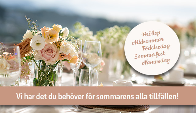 Ett bord är dukat inför sommaren fest